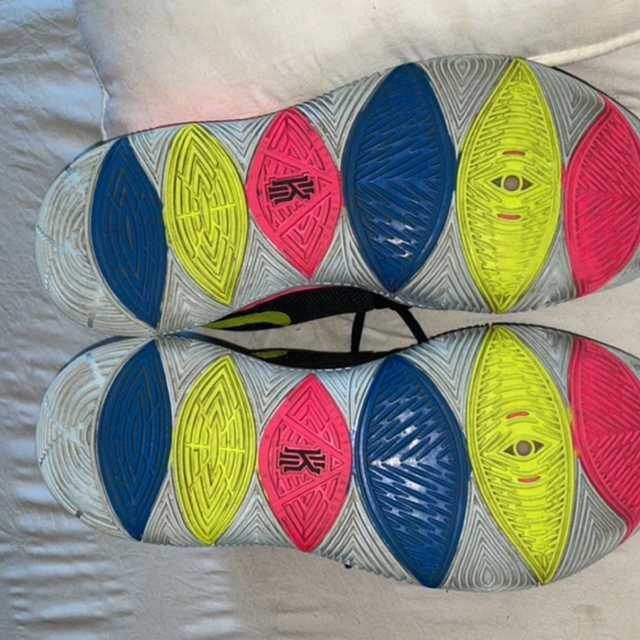 Nike Kyrie 5 - Picture 4 of 5